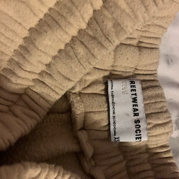 Pls bye some thing - Picture 2 of 2